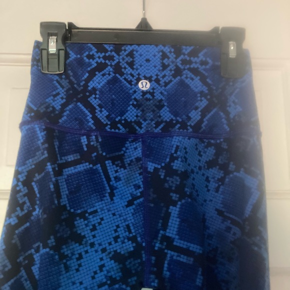 Lululemon High Times Pant in Mini Ziggy Snake Pipe Dream Sapphire Blue - Picture 6 of 9